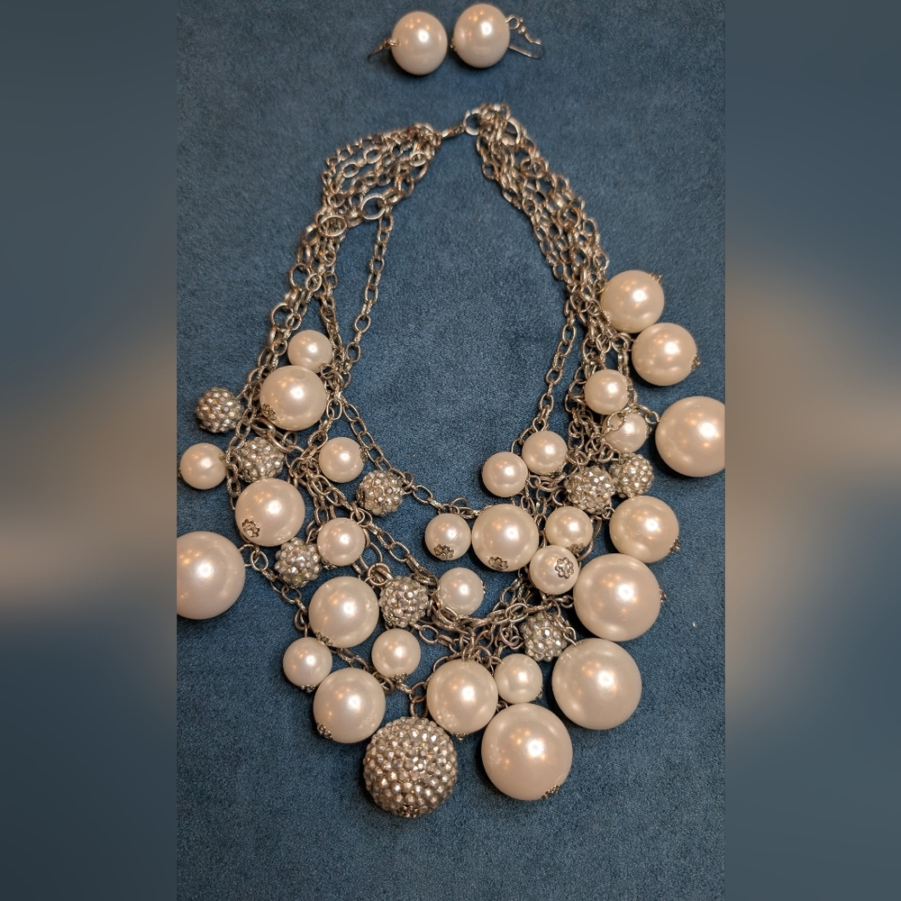 Chic Silver and White Pearl Necklace